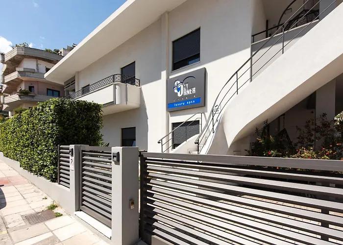 Cozy Corner Luxury Apartment *